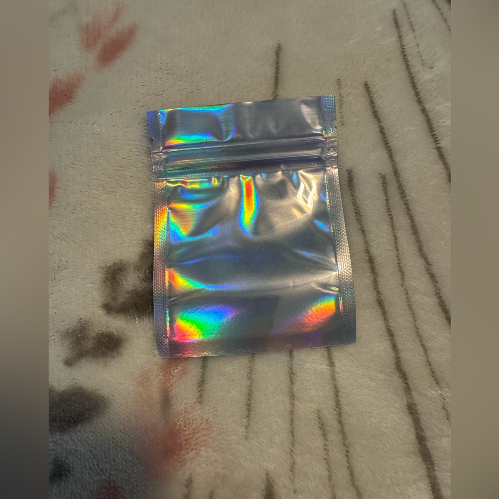 Holographic Sealable Packing Bags 3X4 inch (100 Pieces) - Picture 5 of 6